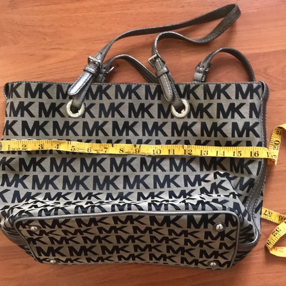 Michael Kors Tote Bag - Picture 7 of 9